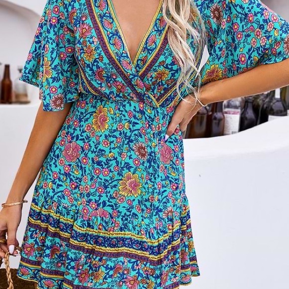 Cupshe Gertie Elastic Waist V-Neck Boho A-Shape Dress Medium - Picture 2 of 5